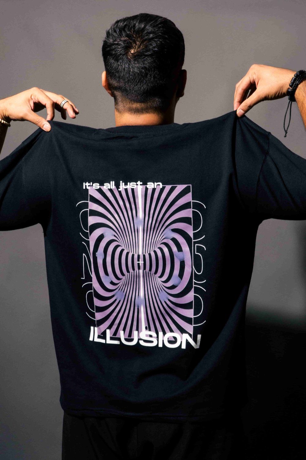 ILLUSTION  TEE